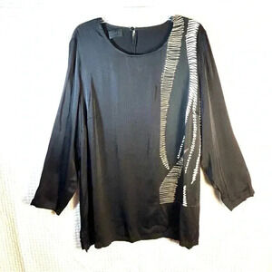 Q'NEEL Womens Size US 16 Tunic Top Satin Viscose Pullover Art Black Multi